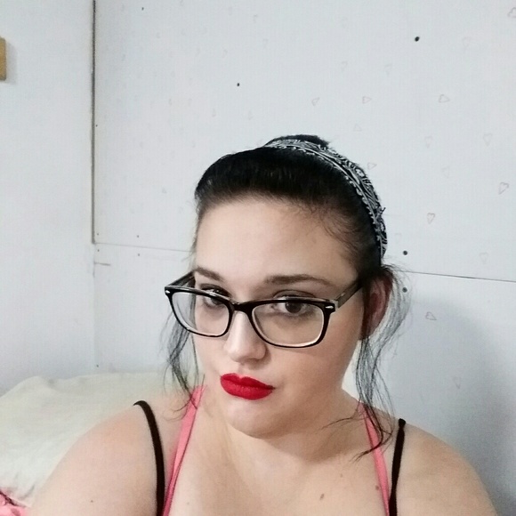 Meet your Posher, Chelsey - Picture 3 of 4